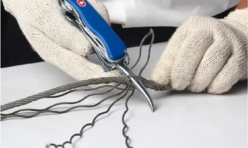 F039727-_NAVAJA-SKIPPER-PRO-111MM-12-FUNCIONES-AZUL-0.8503.2MW-VICTORINOX-D